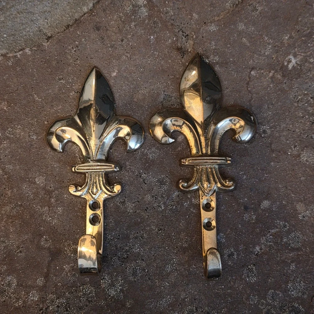 Vintage Brass Fleur De Lis Wall Hooks Set of 2 Gold French Country Decor 6.75in